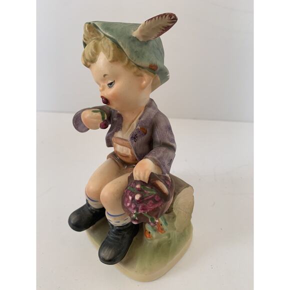 Vintage Napco Boy with Berries 6" Figurine Porcelain Napcoware Japan - Picture 3 of 9